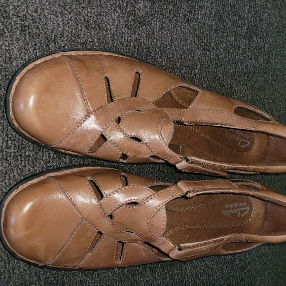 Cute Clarks Leather Loafers - Picture 3 of 11